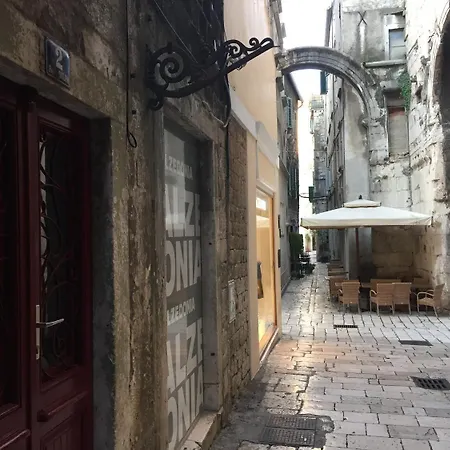 Get Luxury Apartment Split