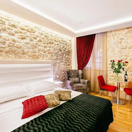 Get Luxury Apartment Split